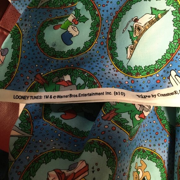 Cranston Looney Tunes Bugs Bunny Christmas Fabric Blue Green Presents 5.5 Yds - Picture 3 of 3